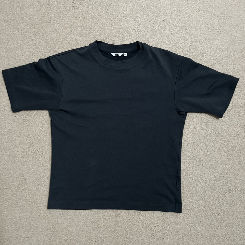 Uniqlo Black T-Shirt Size Small